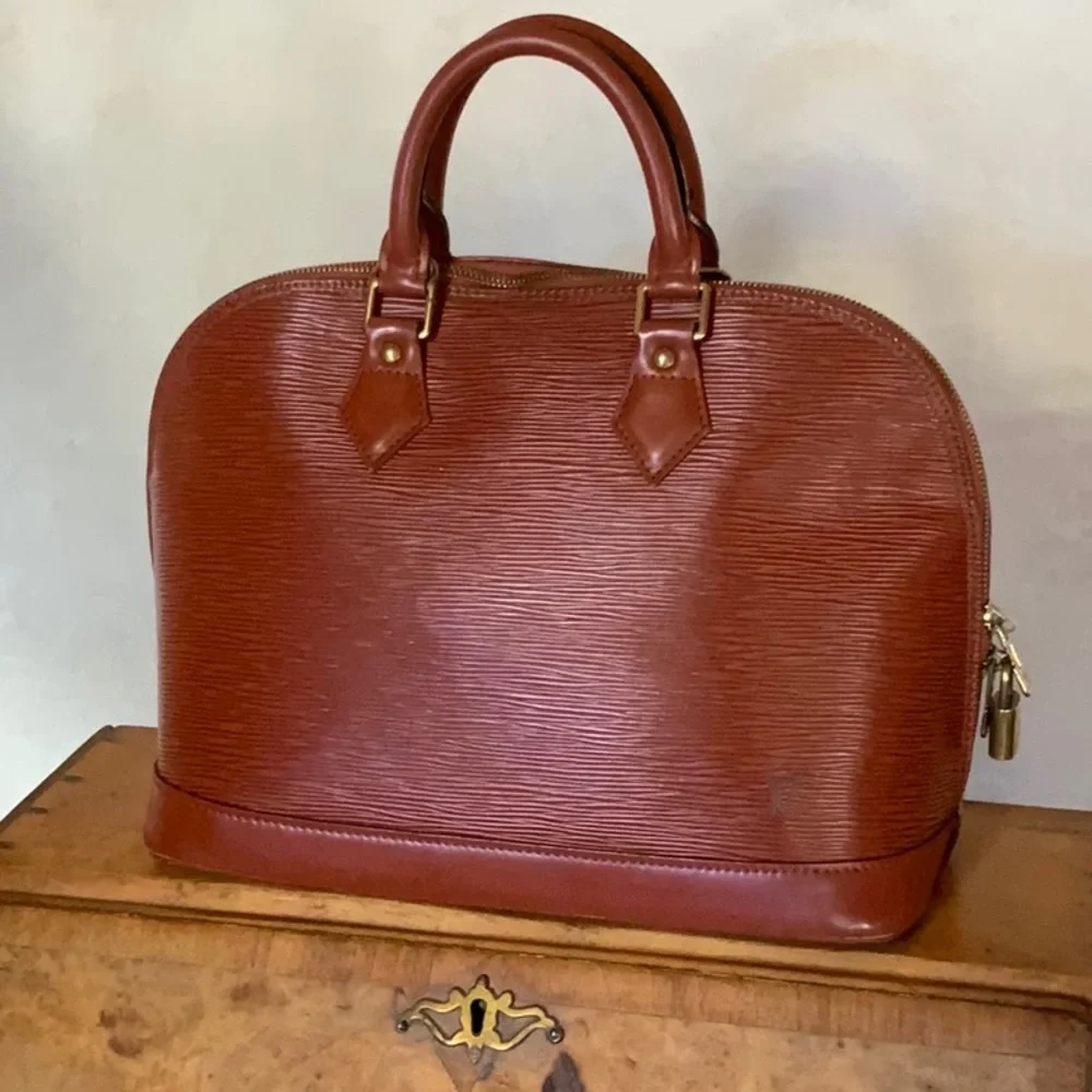 Louis Vuitton Epi Alma PM Cipango🌟 - Picture 3 of 16